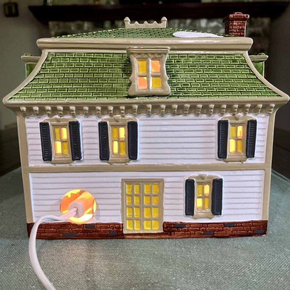 Dept 56 Snow Village MAPLE RIDGE INN #5121-7 w/box & light EUC